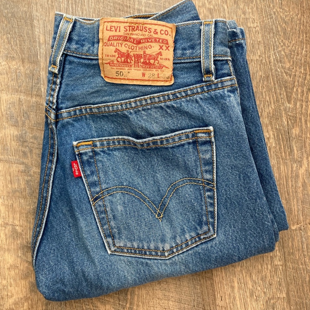 Vintage Levi's Women's High Rise Jeans - Classic Blue - Picture 12 of 15